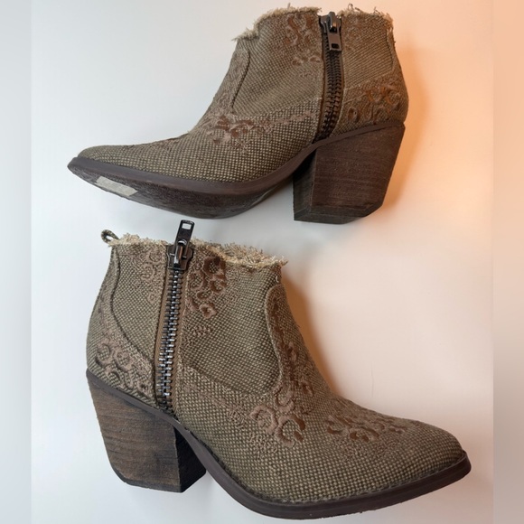 Naughty Monkey Women's Sewn up Ankle Bootie Taupe Embroidered Western Fringe 7M - Picture 14 of 16